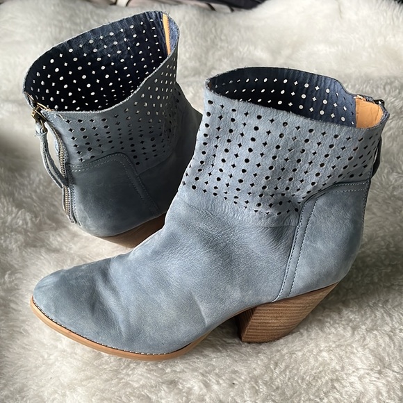 Nine West Hippychic chambray blue nubuck suede leather ankle boot size 10 - Picture 1 of 16